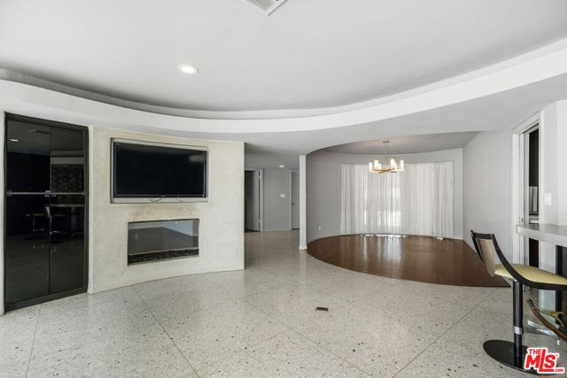 6616 Wooster Avenue, Los Angeles CA: https://media.crmls.org/mediaz/63d7fb9e-09ba-4e52-9c24-a40178f0d30d.jpg
