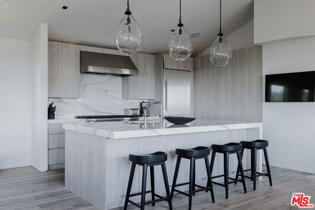 2532 Canyon Oak Dr, Los Angeles CA: https://media.crmls.org/mediaz/63d80b37-b4b1-4c41-8b54-11cda75d4227.jpg