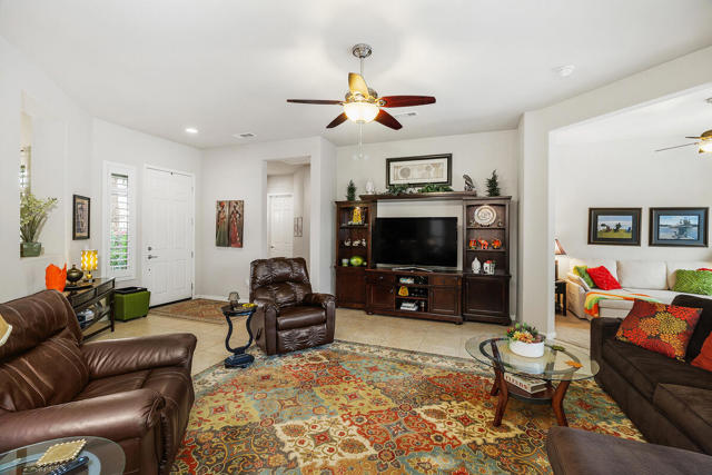 81390 Corte Trigo, Indio CA: https://media.crmls.org/mediaz/63d88e8b-ee42-4b1d-9579-700e7eb23d90.jpg