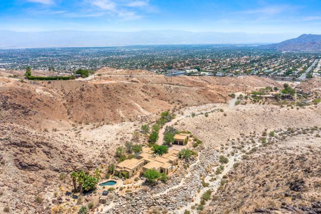 72275 Upper W Way, Palm Desert CA: https://media.crmls.org/mediaz/63d8db75-0cf6-4aa2-89b5-3563282dd6cb.jpg