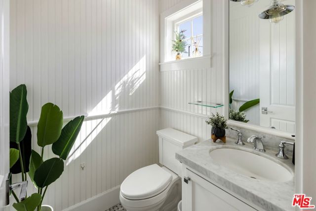 Image 7 of 35 For 5523 Longridge Avenue