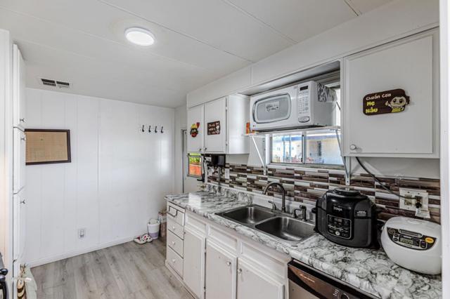 200 Burnett Avenue, Morgan Hill CA: https://media.crmls.org/mediaz/63d93814-1a59-4d51-8587-935e27c32867.jpg