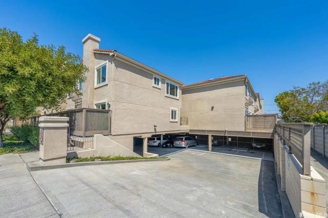 88 17th Avenue, San Mateo CA: https://media.crmls.org/mediaz/63d95d5b-7b30-4521-af39-9d12623b4ba5.jpg
