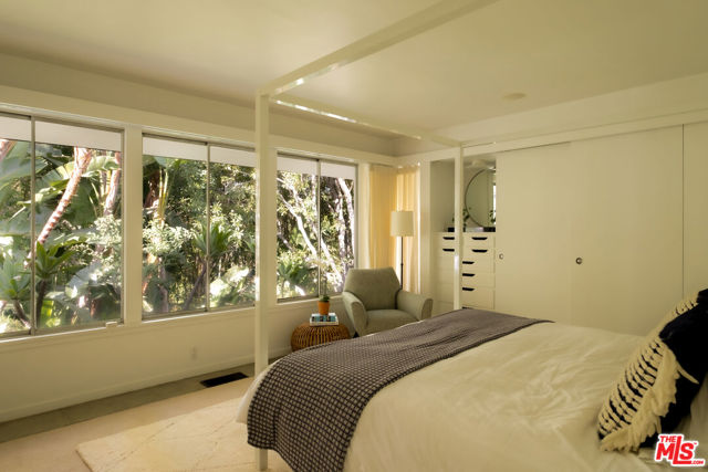 2246 Chelan Place, Los Angeles CA: https://media.crmls.org/mediaz/63d99140-8d12-474f-a80b-0bce4f0a8de7.jpg
