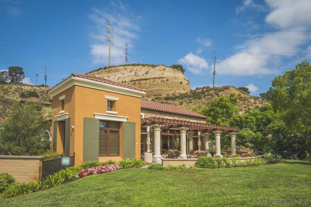 https://media.crmls.org/mediaz/63da050d-2193-4122-bf85-d77755746813.jpg?preset=X-Large