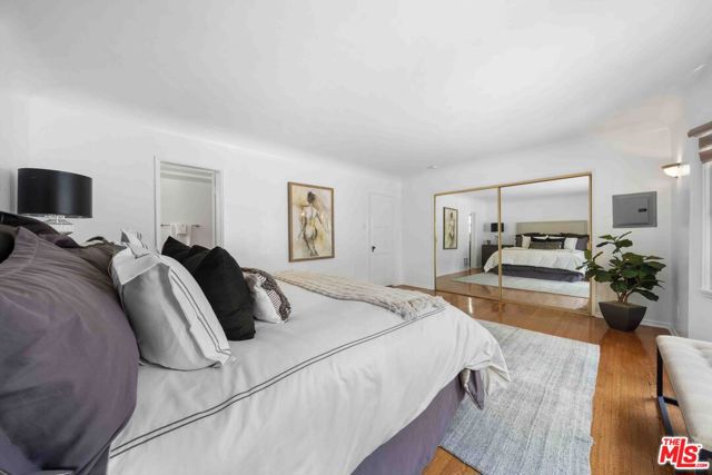 865 S Lucerne Boulevard, Los Angeles CA: https://media.crmls.org/mediaz/63da431e-b1f5-43c8-a946-1f33a3cea3c5.jpg