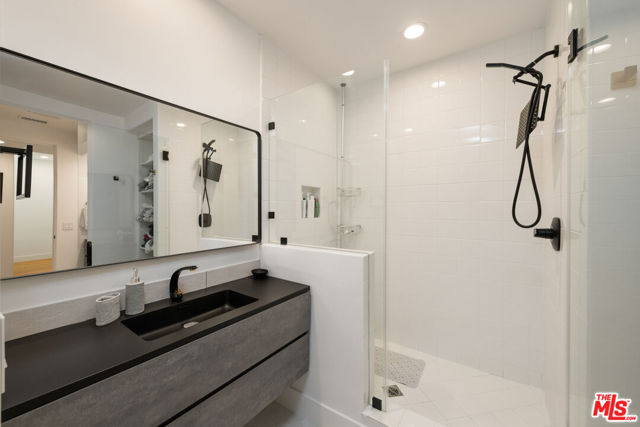 139 Westwind Mall, Marina del Rey CA: https://media.crmls.org/mediaz/63da7102-979a-40df-8949-02166a4c52d3.jpg
