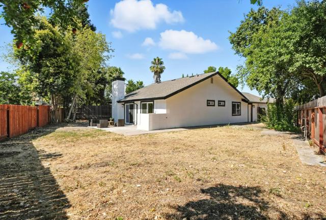 1190 Rio Norte Way, Sacramento CA: https://media.crmls.org/mediaz/63da83aa-617c-4c5f-8897-503e6621fa32.jpg