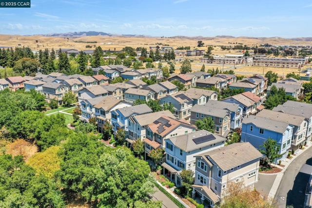 6983 Alamo Creek Trl, Dublin CA: https://media.crmls.org/mediaz/63db0ca7-cac3-4d80-956e-89b736f89f60.jpg