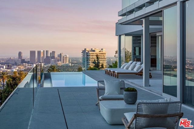 9150 Oriole Way, Los Angeles CA: https://media.crmls.org/mediaz/63dbbcf2-40d7-43df-aed6-850720623bcb.jpg