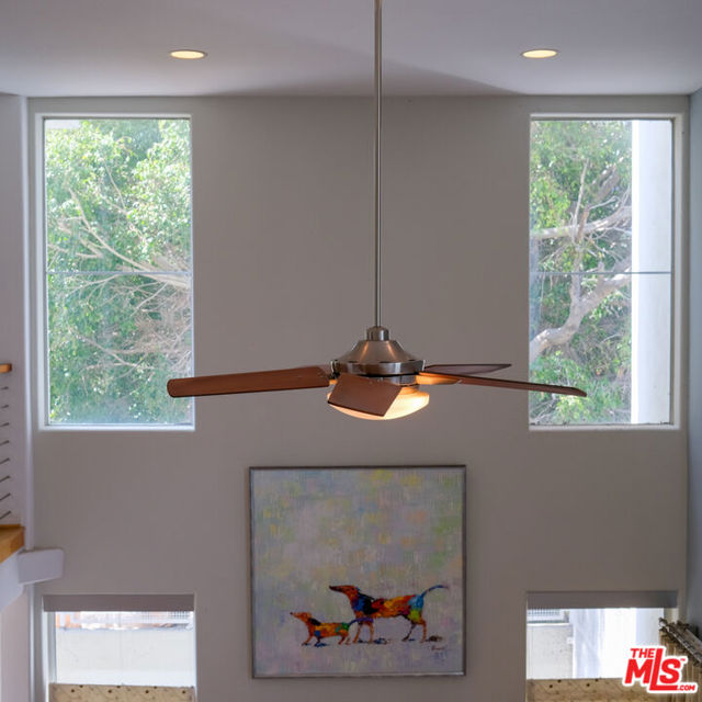 1533 18th Street, Santa Monica CA: https://media.crmls.org/mediaz/63dc7a80-facb-4780-9adf-b4f2366f0164.jpg