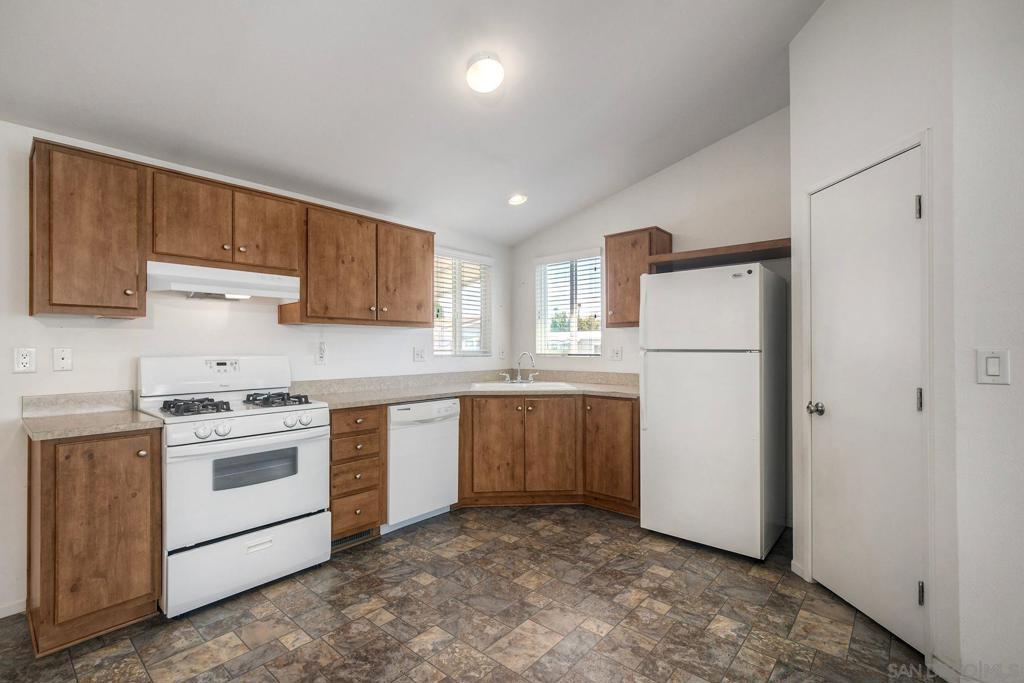 MLS #250038113SD image #11