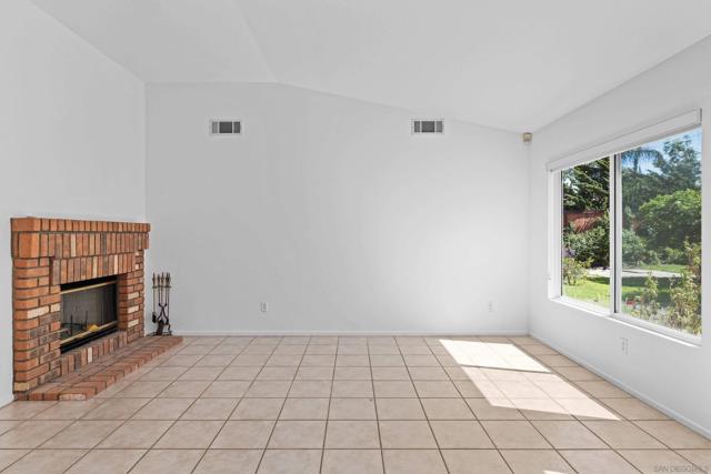 5761 Spur Ave, Oceanside CA: https://media.crmls.org/mediaz/63dcba08-f0eb-4aa7-b9bd-fd805cff6767.jpg