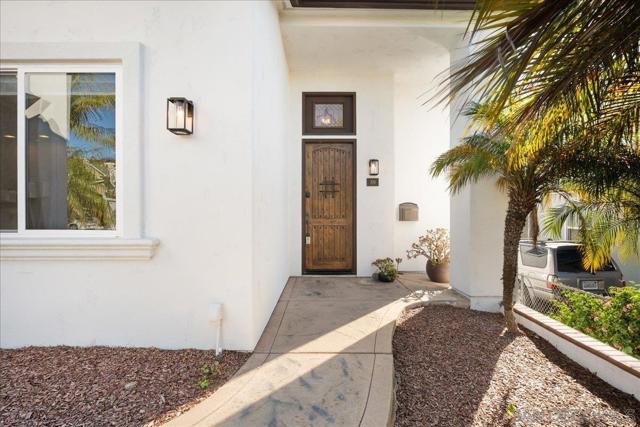 819 Van Nuys St, San Diego CA: https://media.crmls.org/mediaz/63dd2522-01f5-42dc-ba0a-708dc78e6fde.jpg