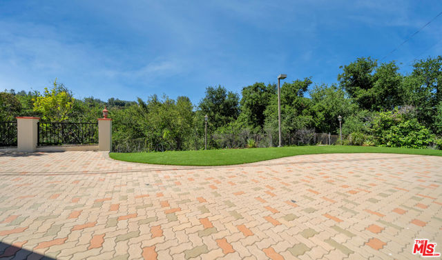 4311 Coquette Place, Tarzana CA: https://media.crmls.org/mediaz/63dd8ee0-b4da-4495-b7db-8b6adbf91108.jpg
