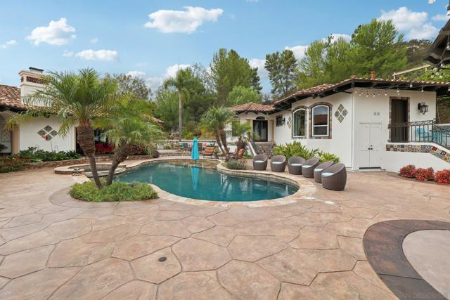 13371 Summit Cir, Poway CA: https://media.crmls.org/mediaz/63de5a0f-c8cd-4588-94e6-e312ccc49e7f.jpg
