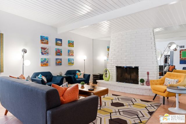 695 N Monterey Road, Palm Springs CA: https://media.crmls.org/mediaz/63dea3c0-7ebf-4c5f-8ba3-5fdfeb03d3b3.jpg