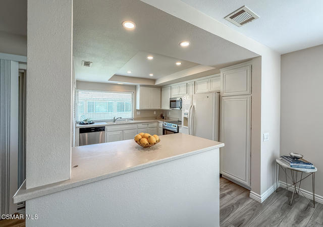 38114 Village 38, Camarillo CA: https://media.crmls.org/mediaz/63df202f-4265-4d8c-b412-c6d97708b2d7.jpg
