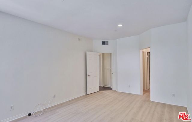 720 Huntley Drive, 105 photo 6