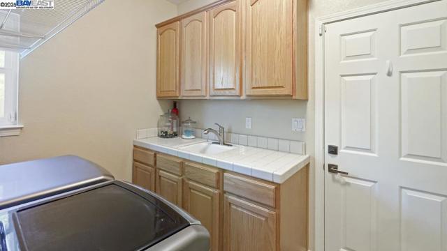 1348 Carlton Pl, Livermore CA: https://media.crmls.org/mediaz/63dfc083-d150-4bd4-8f16-8973db00f11c.jpg