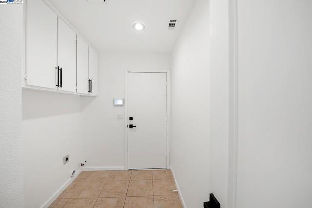 5917 Pine Vista Way, Elk Grove CA: https://media.crmls.org/mediaz/63dfc72e-cdeb-4f50-9f12-0b577ab74203.jpg