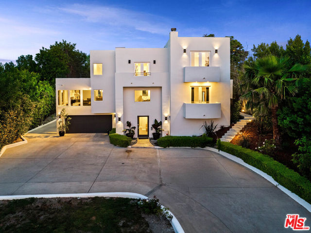 5118 Cerrillos Drive, Woodland Hills CA: https://media.crmls.org/mediaz/63e04514-7201-475a-b239-f2772bcc876b.jpg