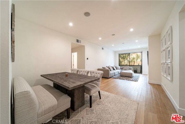 306 Bora Bora Way, Marina del Rey CA: https://media.crmls.org/mediaz/63e086c1-e895-4938-8075-67dbf442fff4.jpg