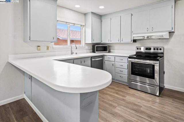 4105 Heyer Ave, Castro Valley CA: https://media.crmls.org/mediaz/63e10dd1-8975-442e-87dd-0c31590aadd8.jpg