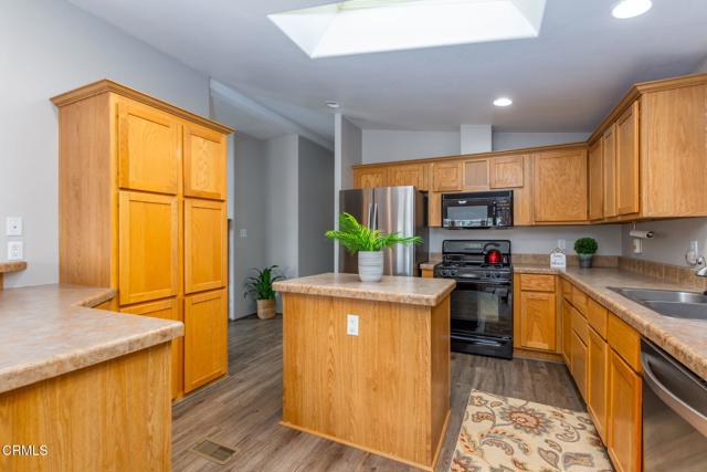 Detail Gallery Image 6 of 18 For 40 Debussy Ln #40,  Ventura,  CA 93003 - 3 Beds | 2 Baths