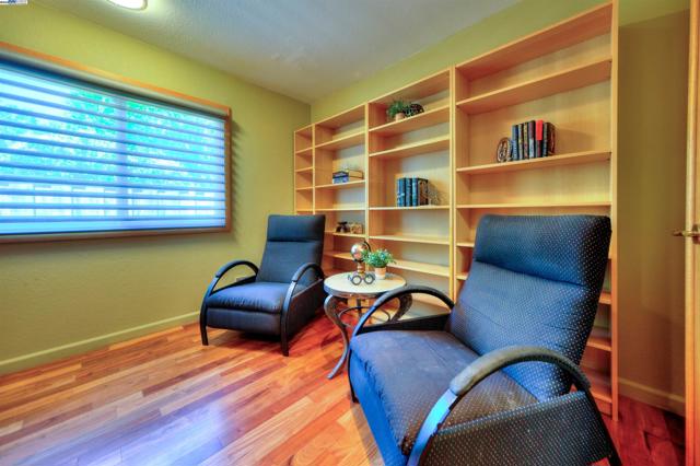 6291 Calle Fuego, Pleasanton CA: https://media.crmls.org/mediaz/63e2459c-07e8-4c8e-a9e4-ceb8f38b276c.jpg