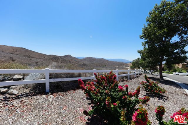 15775 Laurel Branch Ct, Riverside CA: https://media.crmls.org/mediaz/63e25595-09b2-473d-bab6-49ae453e6260.jpg