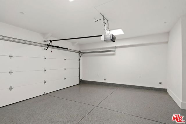 3807 S Verona Court, Los Angeles CA: https://media.crmls.org/mediaz/63e263f9-be0d-49d1-a2b8-879bddbcfa8d.jpg