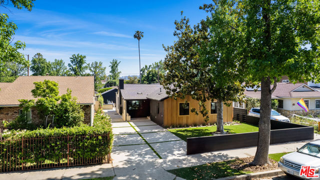 14742 Weddington Street, Sherman Oaks CA: https://media.crmls.org/mediaz/63e2ae39-53e2-4918-9709-a2f25b9a2b57.jpg