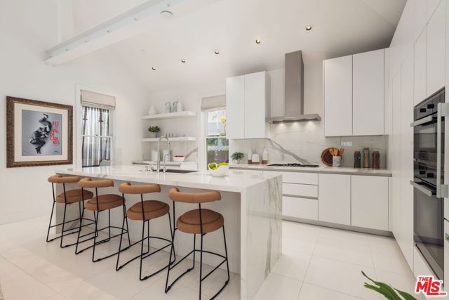 1012 2nd Street, Santa Monica CA: https://media.crmls.org/mediaz/63e374e1-92d1-4254-bea9-065647710a41.jpg