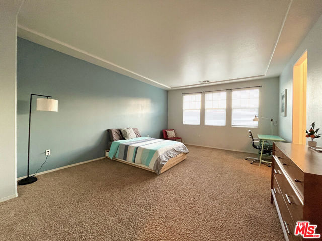 16414 W Nicklaus Drive,  CA: https://media.crmls.org/mediaz/63e39997-bd25-4c48-a968-27f8dae9c215.jpg