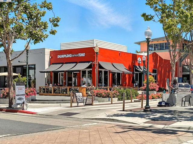2238 7Th, Berkeley CA: https://media.crmls.org/mediaz/63e3e7ba-baab-43a3-9090-01a05190e518.jpg