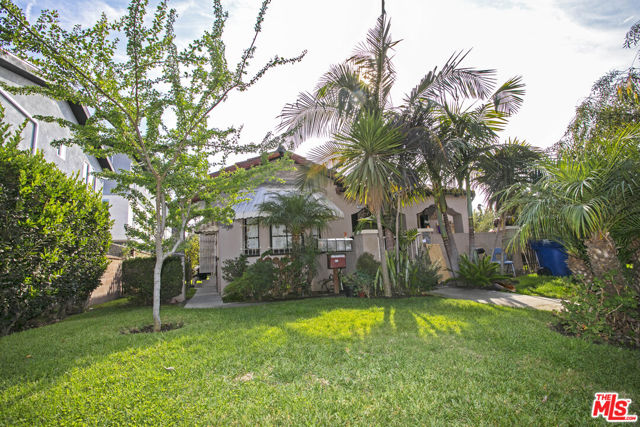 820 W 80th Street, Los Angeles CA: https://media.crmls.org/mediaz/63e40841-e952-4db0-9db9-1d7e25ffe9f4.jpg