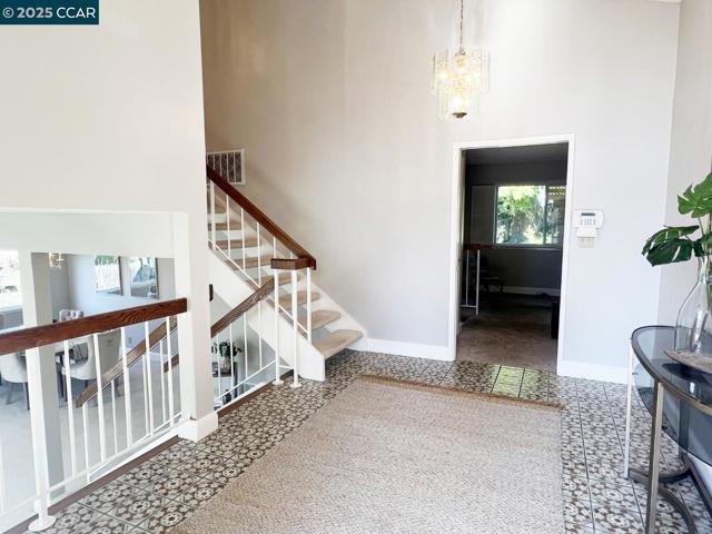 109 Scotts Chute Ct, Richmond CA: https://media.crmls.org/mediaz/63e4260b-0fb0-485f-83c3-71b5be10b0f9.jpg