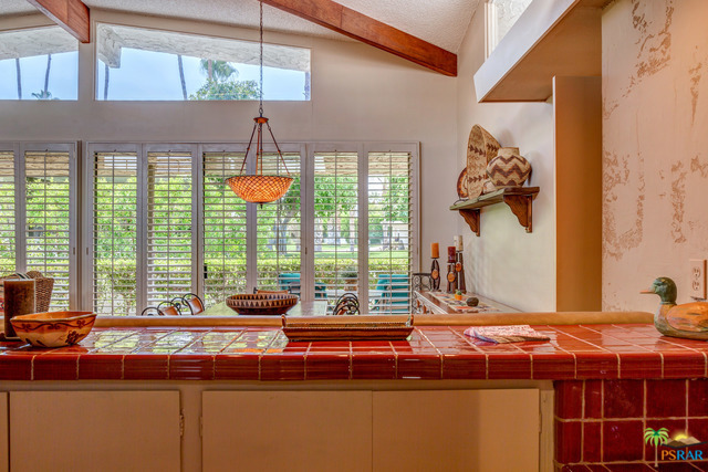 1597 E Sierra Way, Palm Springs CA: https://media.crmls.org/mediaz/63e440e9-ab77-4213-a2d5-78682d67c2cd.jpg