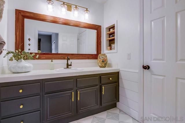 3207 Meadow Side Pl, Escondido CA: https://media.crmls.org/mediaz/63e58acd-6ac4-465b-9c22-7f5458d88045.jpg