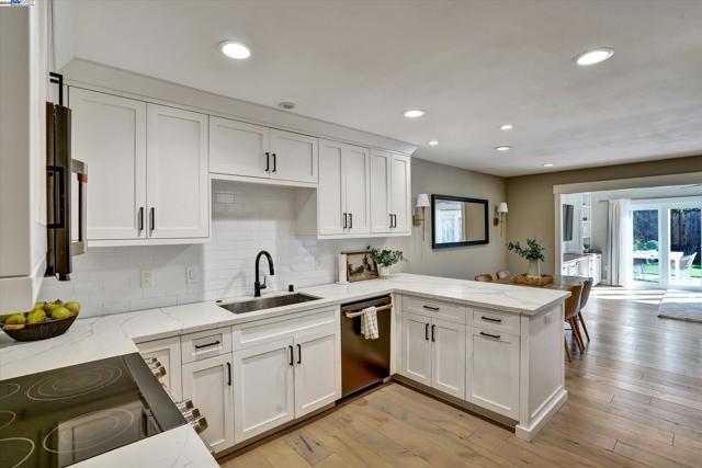 27 Serene Ct, Danville CA: https://media.crmls.org/mediaz/63e58fde-1a78-4fcf-8c92-f7c0ae44dd50.jpg