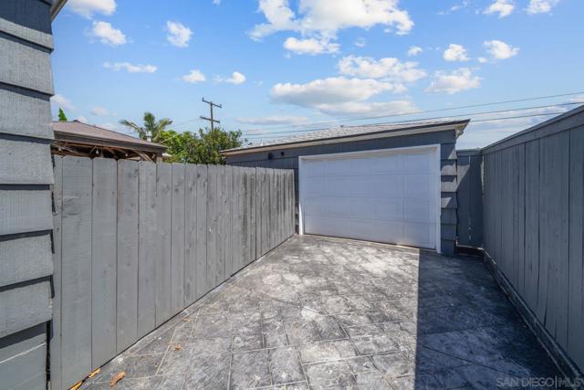 516 Bonito Avenue, Imperial Beach CA: https://media.crmls.org/mediaz/63e61e3d-730b-4acf-87d4-ba037288195c.jpg