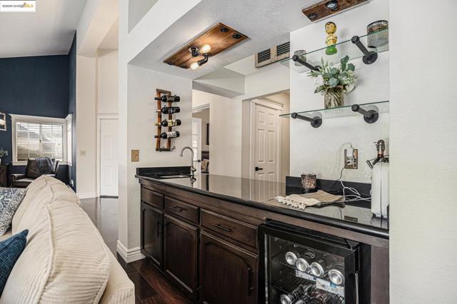 2167 Saint Andrews Ct, Discovery Bay CA: https://media.crmls.org/mediaz/63e63326-bbc3-4380-97b4-0ad93ab1308e.jpg