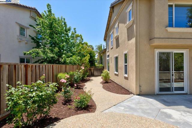 5615 Applegate Way, Dublin CA: https://media.crmls.org/mediaz/63e63df0-a2b7-4cab-85ad-1a0d60a5f519.jpg