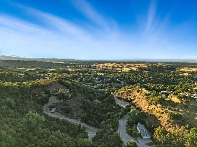27763 Altamont Circle, Los Altos CA: https://media.crmls.org/mediaz/63e67fd3-6a55-4c3d-8d89-388a941b7d3d.jpg