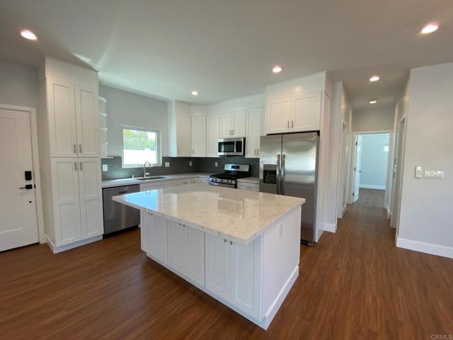Image 7 of 19 For 2944 Gobat Avenue 1