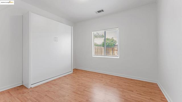 528 LA PRENDA DRIVE, Oakland CA: https://media.crmls.org/mediaz/63e70d5e-b1e6-4a68-8bfb-6eb8d1fbe6ff.jpg
