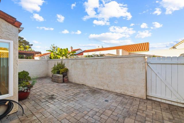 15905 Avenida Villaha, San Diego CA: https://media.crmls.org/mediaz/63e75a60-035d-4159-a0db-7ee0a2d6fd50.jpg