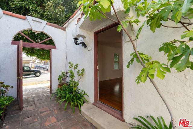 1507 14th Street, Santa Monica CA: https://media.crmls.org/mediaz/63e7adcc-b09e-4c4f-9b40-6ffd11f79320.jpg