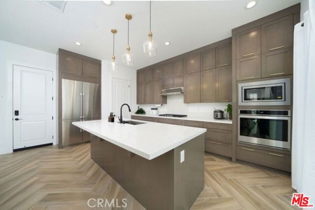 19278 Blackthorn Drive, Santa Clarita CA: https://media.crmls.org/mediaz/63e8c8c1-4626-4695-8d2f-469fc12377af.jpg